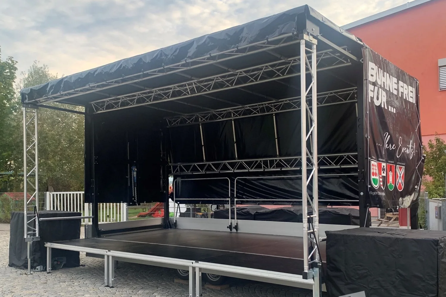 Trailerbühne RUF